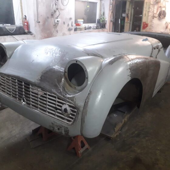 KaidoWorks.jp Remont blacharki samochodu Triumph TR3